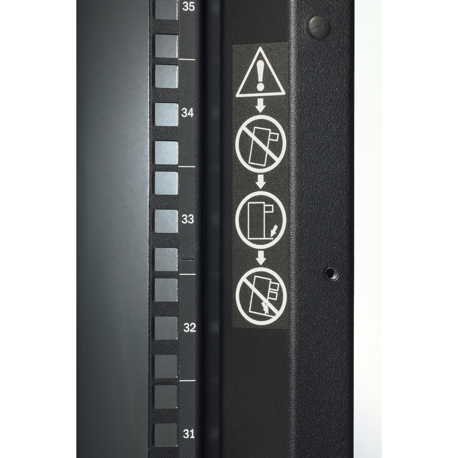Armoire NetShelter SX - enveloppe serveur 19P - 42U - 600x1070mm - noir (AR3100)