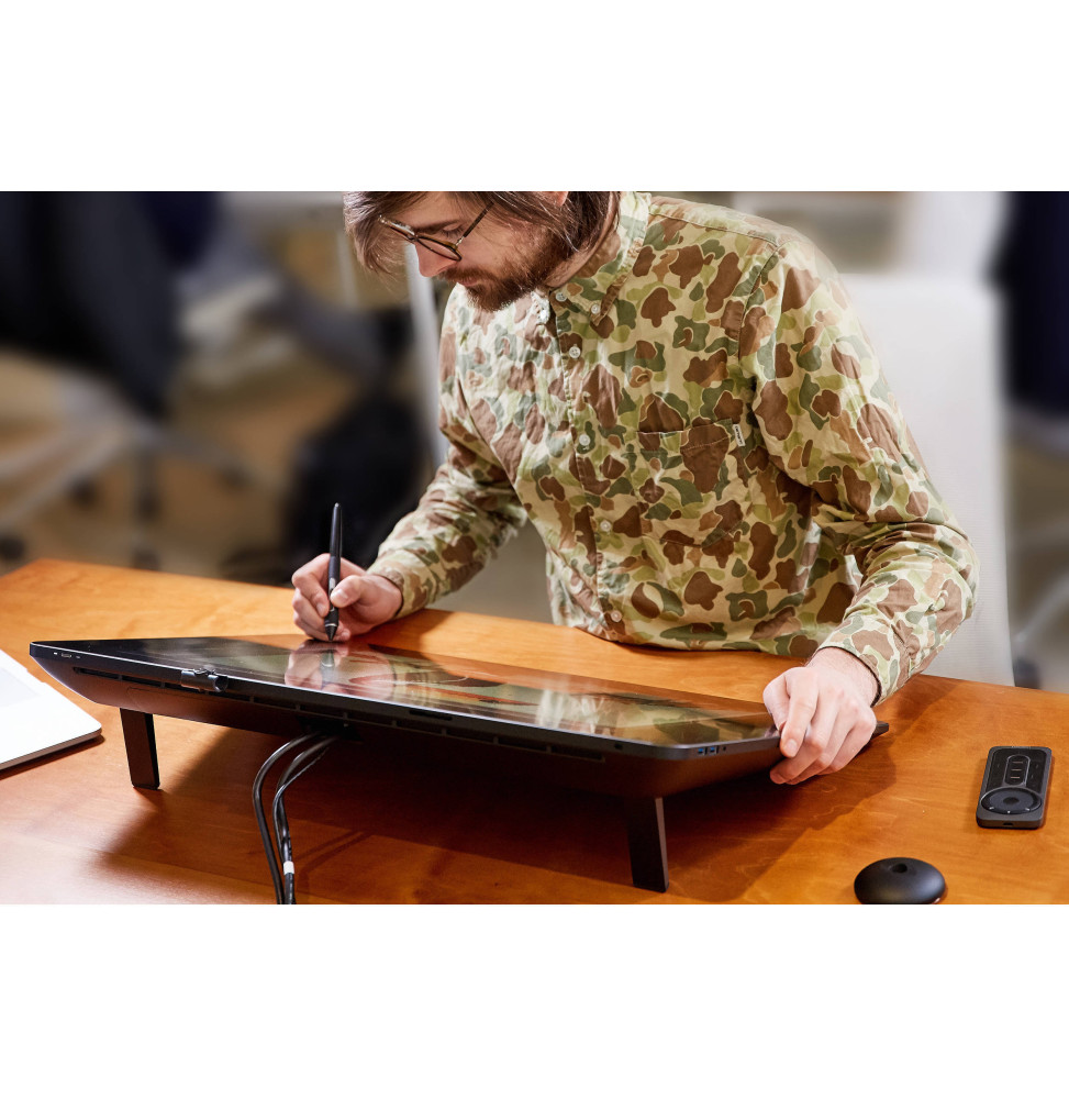 ÉCRAN INTERACTIF À STYLET WACOM CINTIQ PRO 24 : TABLETTE GRAPHIQUE AVEC ÉCRAN 23,6" 4K (DTK-2420)